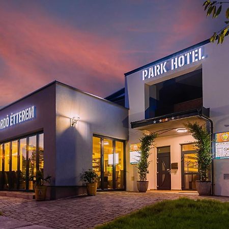 Park Hotel Buek-Buekfuerdo Екстериор снимка