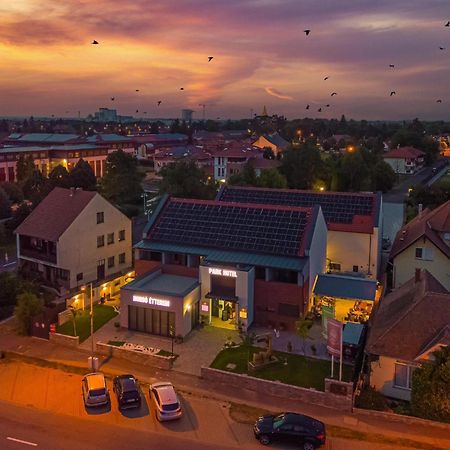 Park Hotel Buek-Buekfuerdo Екстериор снимка