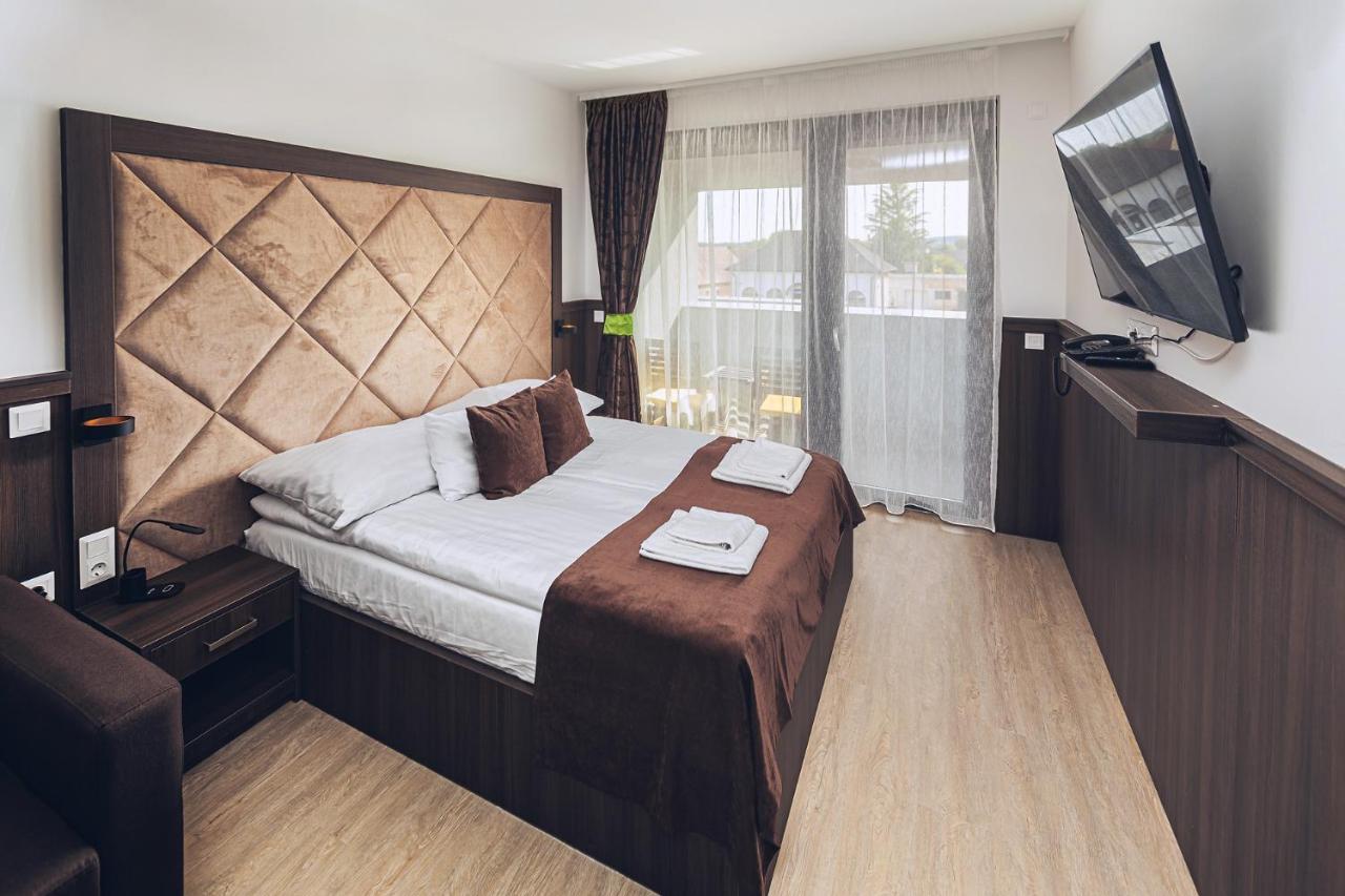 Park Hotel Buek-Buekfuerdo Екстериор снимка