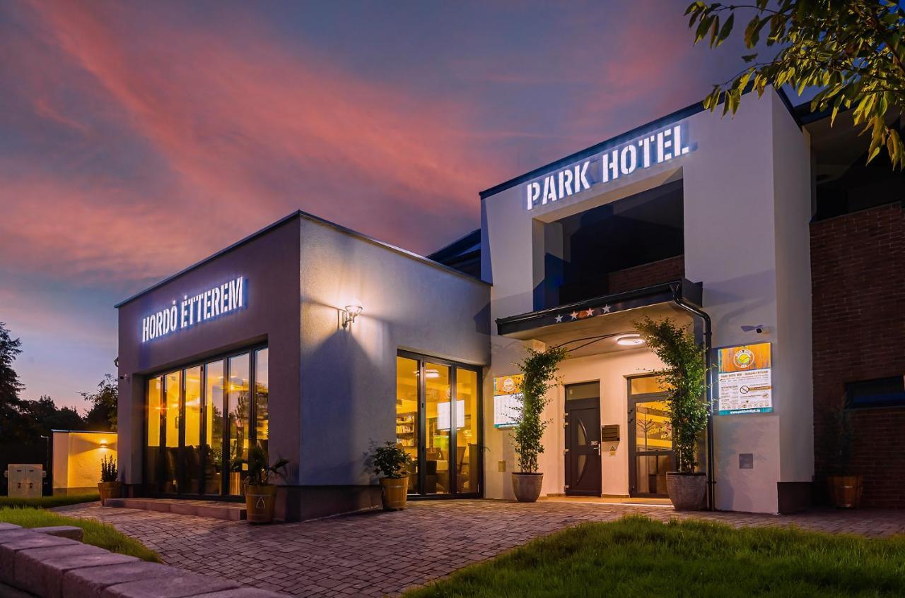 Park Hotel Buek-Buekfuerdo Екстериор снимка