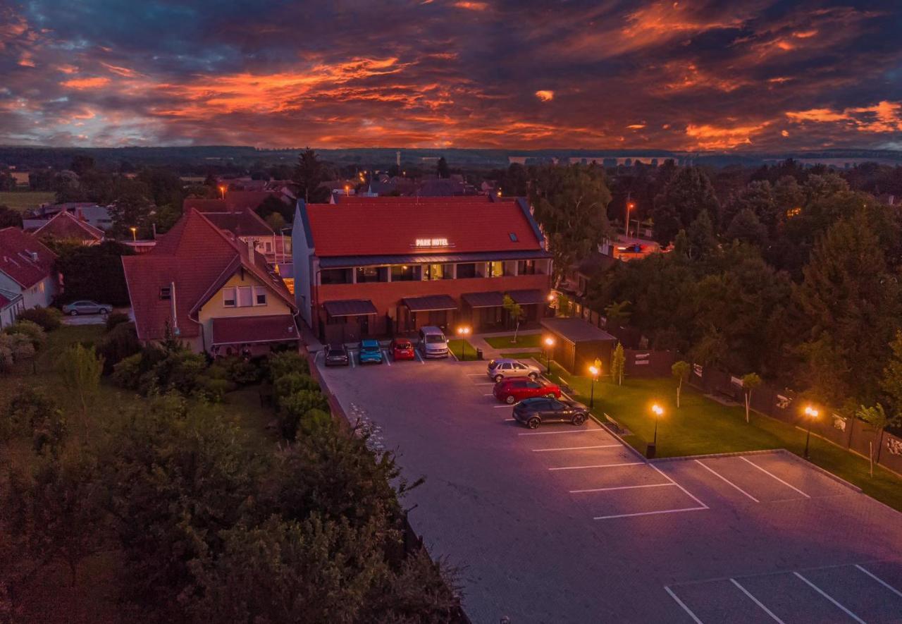 Park Hotel Buek-Buekfuerdo Екстериор снимка
