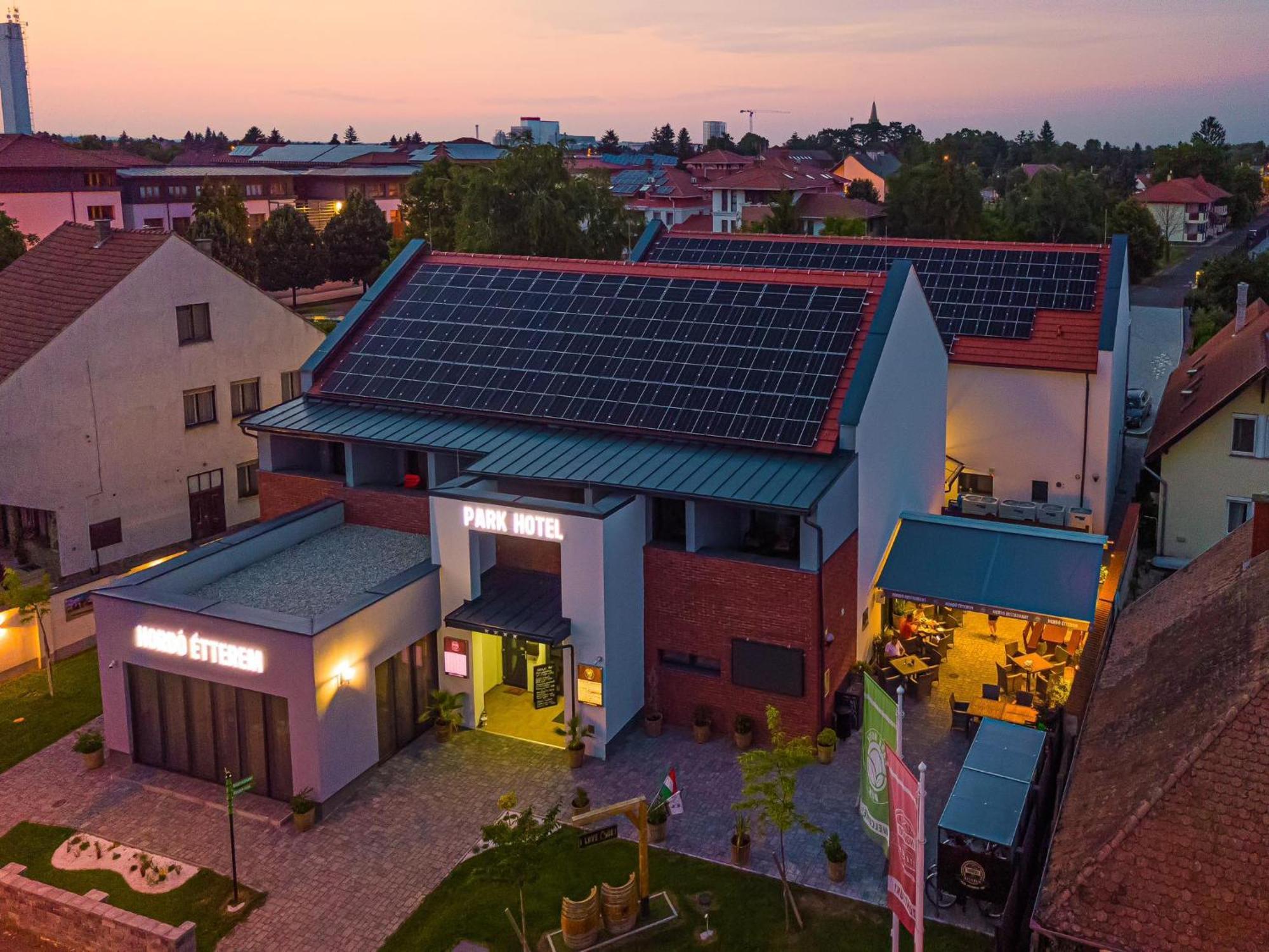 Park Hotel Buek-Buekfuerdo Екстериор снимка